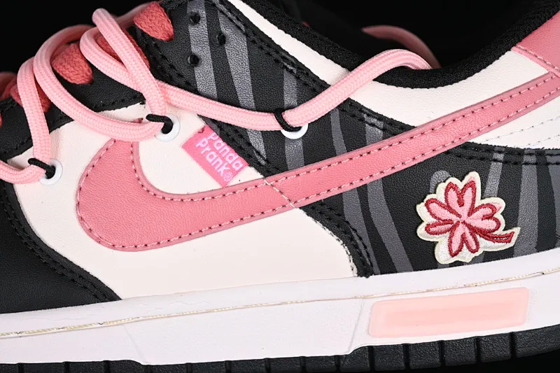 All Categories Nk SB Dunk Series Nk SB Dunk Low Low-top Sneakers Nk Dunk Low Panda Prank-Summer Theme Gesanghua Strawberry Oreo SB Strap Low-top Casual Sneakers CW1590-100